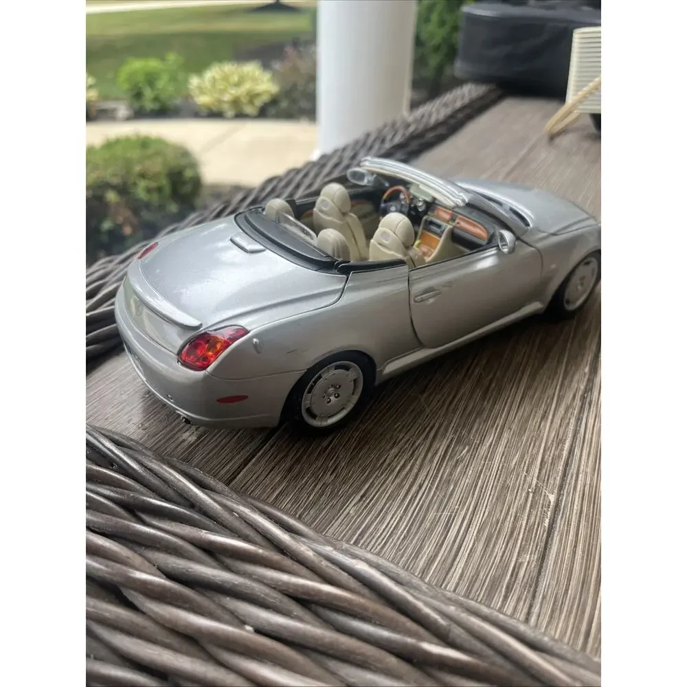 Diecast Maisto Lexus SC 430 Special Edition 1:18 Scale